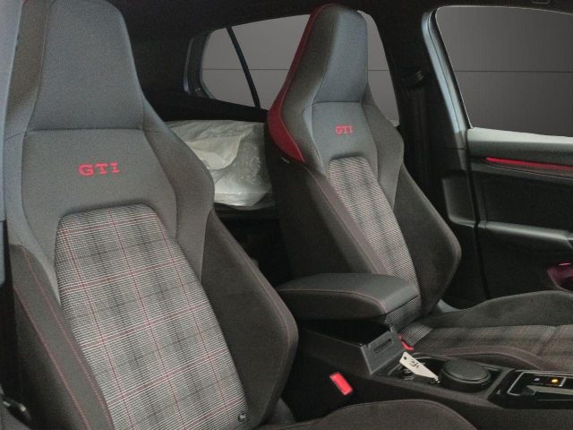 Volkswagen Golf 2.0 TSI DSG GTI, del 2025, 24.854 km, in vendita a Como (CO)