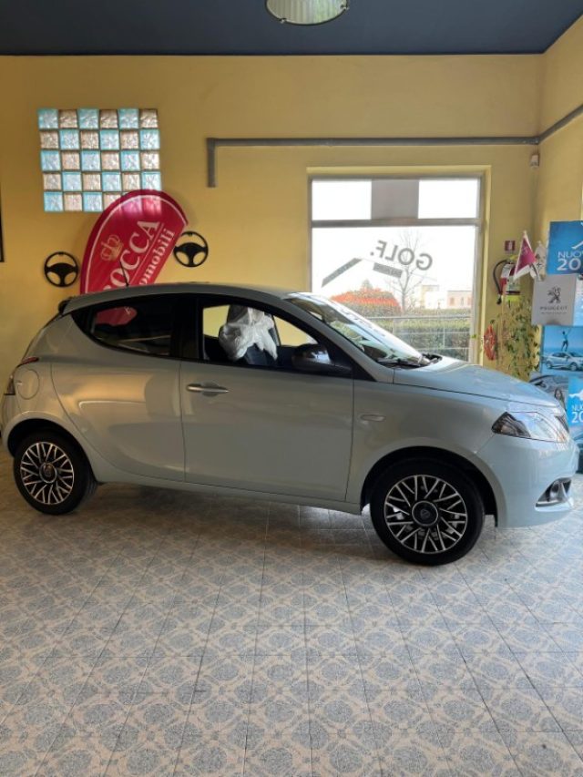 Lancia Ypsilon 1.0 FireFly 5 porte S&S Hybrid Platino - foto 4 di 4