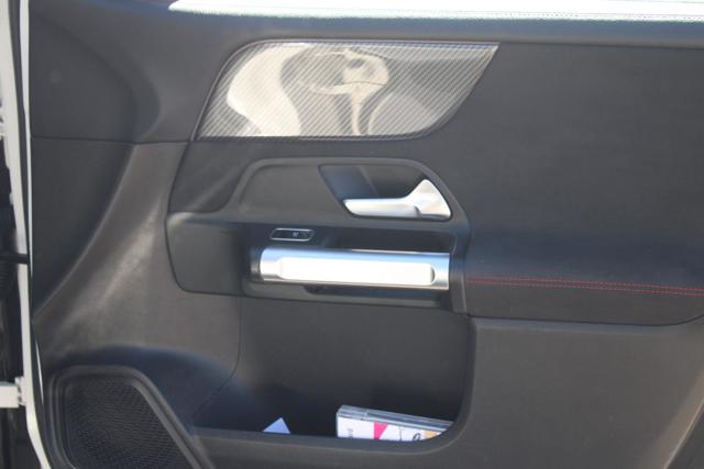 Mercedes-Benz GLB 200 d Automatic Premium, del 2020, 210.000 km, in vendita a Lecce (LE)