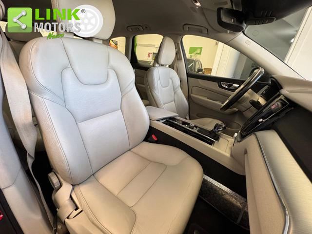 Volvo XC60 2.0 awd momentum geartronic - foto 2 di 4