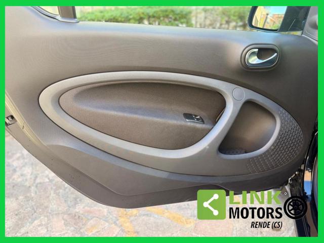 smart forTwo 70 1.0 twinamic Passion, del 2018, 77.350 km, in vendita a Rende (CS)