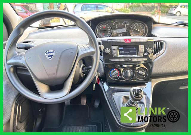 Lancia Ypsilon 1.0 FireFly 5 porte S&S Hybrid EcoChic, del 2023, 18.987 km, in vendita a Rende (CS)