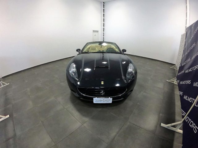 Ferrari California DCT, del 2011, 31.575 km, in vendita a Messina (ME)