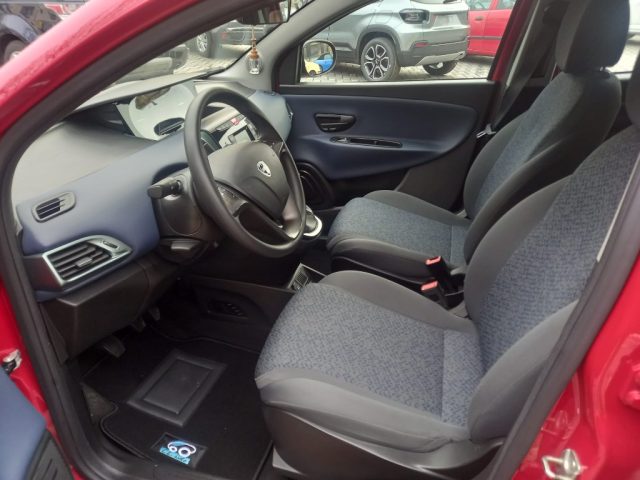 Lancia Ypsilon 1.0 FireFly 5 porte S&S Hybrid Silver Plus - foto 3 di 4