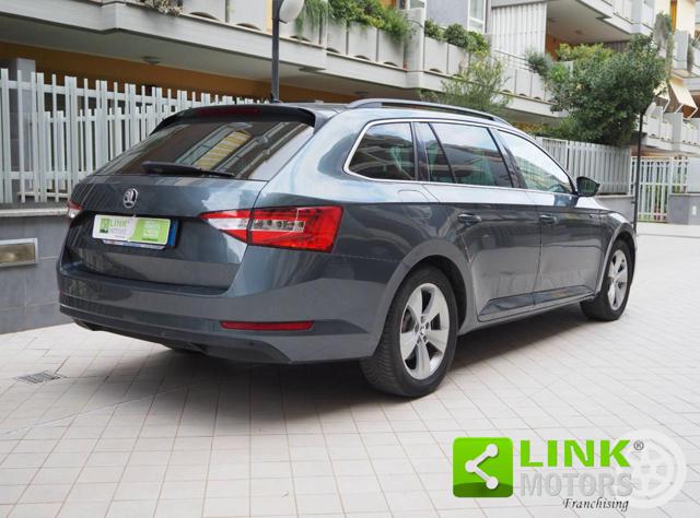 Skoda Superb 2.0 TDI DSG Wagon Executive - foto 2 di 4