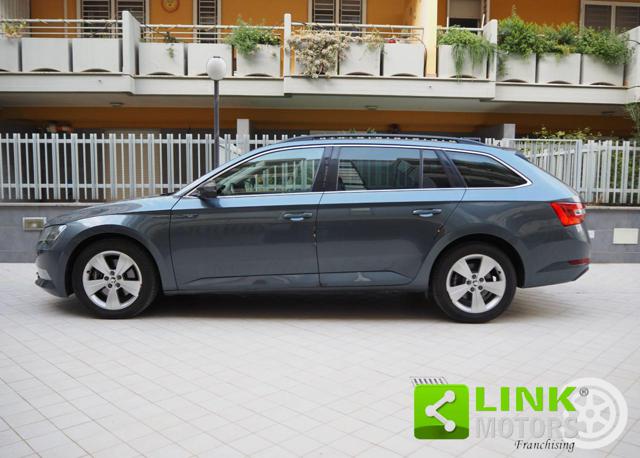 Skoda Superb 2.0 TDI DSG Wagon Executive - foto 3 di 4