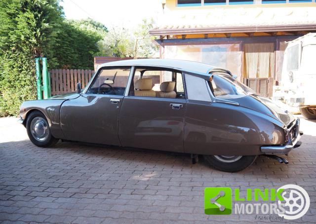 Citroen DS 21 M d'epoca a BARI