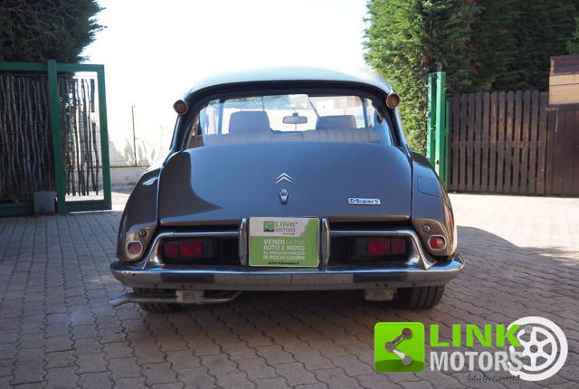 Citroen DS 21 M d'epoca a BARI