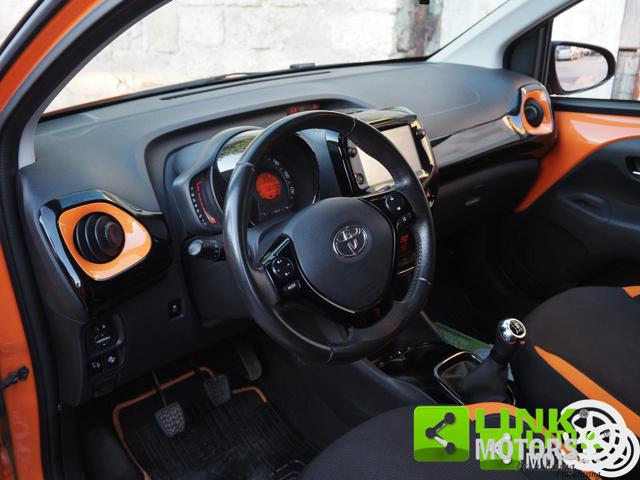 Toyota Aygo Connect orange 1.0 VVT-i 72 CV 5 porte x-wave - foto 4 di 4