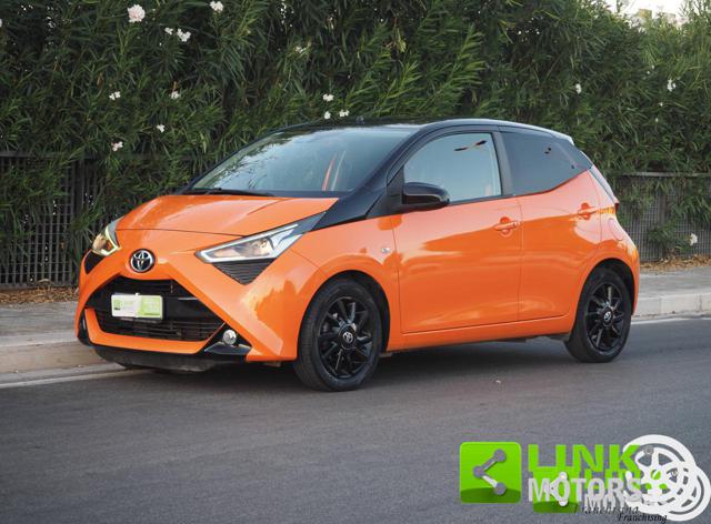 Toyota Aygo Connect orange 1.0 VVT-i 72 CV 5 porte x-wave usato a BARI