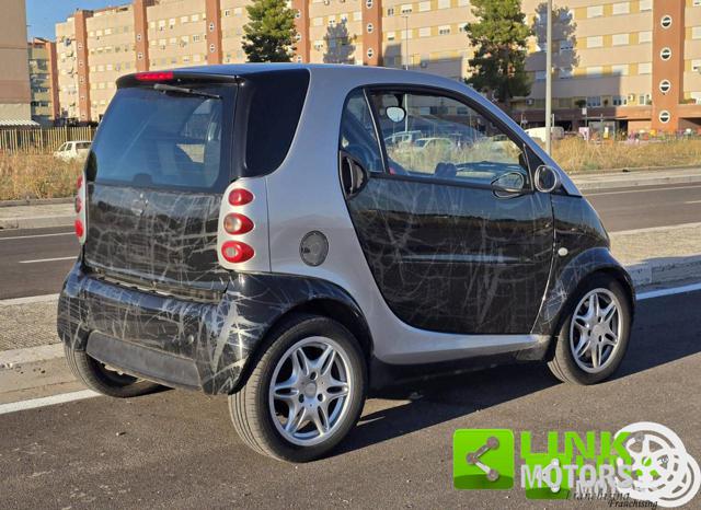 smart forTwo 700 city-coupé pure (45 kW) - foto 2 di 4