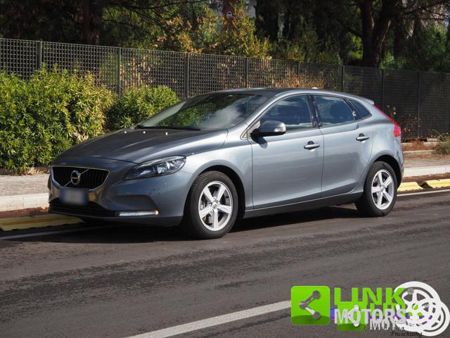 Volvo V40 D2 Geartronic Business, del 2018, 167.000 km, in vendita a Bari (BA)
