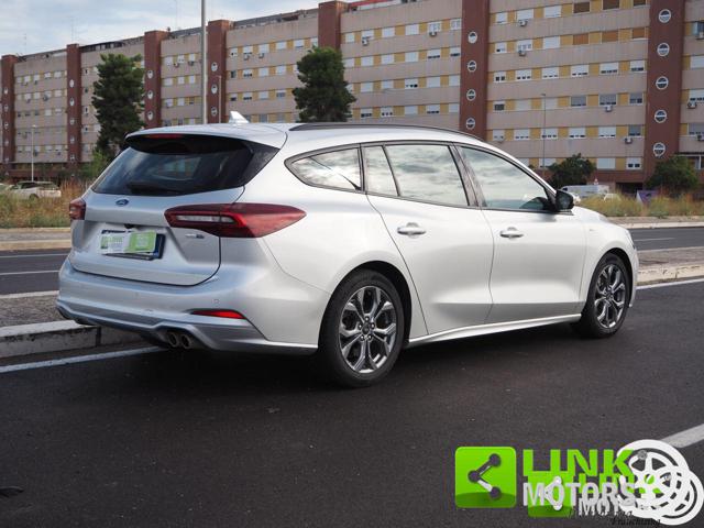 Ford Focus 1.0 EcoBoost Hybrid 125 CV SW ST-Line - foto 2 di 4