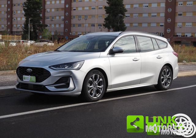 Ford Focus 1.0 EcoBoost Hybrid 125 CV SW ST-Line, del 2023, 81.000 km, in vendita a Bari (BA)