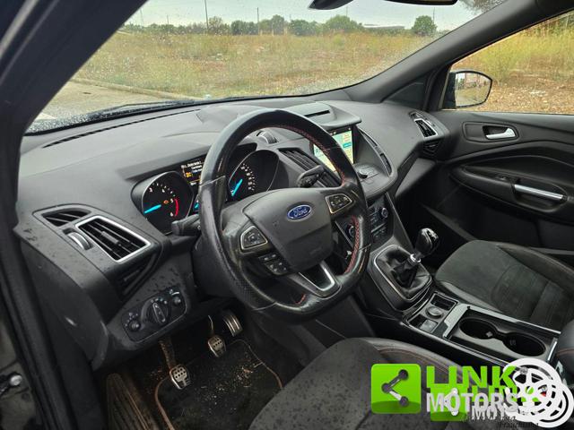 Ford Kuga 1.5 TDCI 120 CV S&S 2WD ST-Line - foto 4 di 4