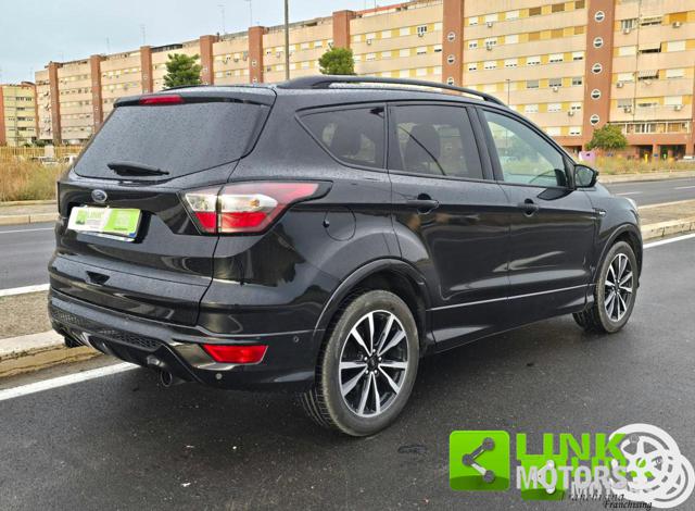 Ford Kuga 1.5 TDCI 120 CV S&S 2WD ST-Line - foto 2 di 4
