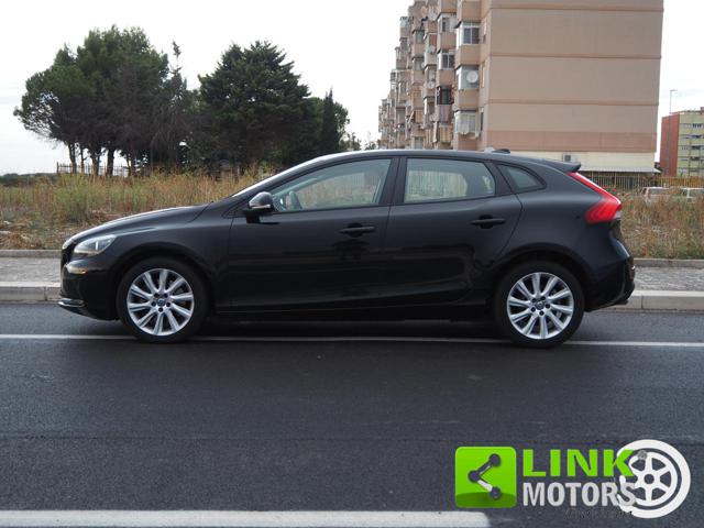 Volvo V40 D3 Momentum 150cv - foto 2 di 4