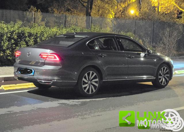 Volkswagen Passat 2.0 TDI DSG Highline BlueMotion 150cv - foto 2 di 4