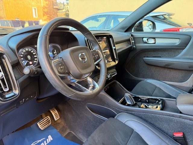 Volvo XC40 T5 Recharge Plug-in Hybrid R-design - foto 3 di 4