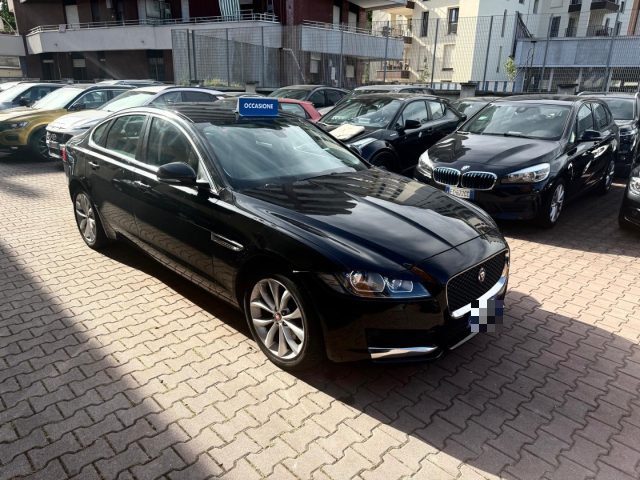 Jaguar XF 2.0 D 180 CV aut. Pure usato a SESTO SAN GIOVANNI
