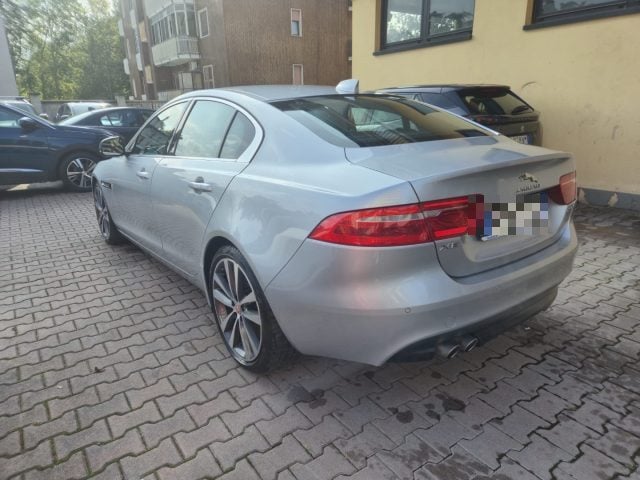 Jaguar XE 2.0 D Turbo 180CV aut. Portfolio - foto 4 di 4