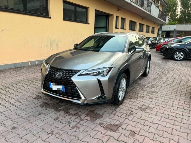Lexus UX Full Electric UX Hybrid Business, del 2021, 104.000 km, in vendita a Sesto San Giovanni (MI)