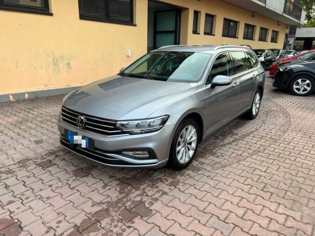 Volkswagen Passat Variant 2.0 TDI SCR 122 CV EVO DSG Business, del 2022, 104.000 km, in vendita a Sesto San Giovanni (MI)