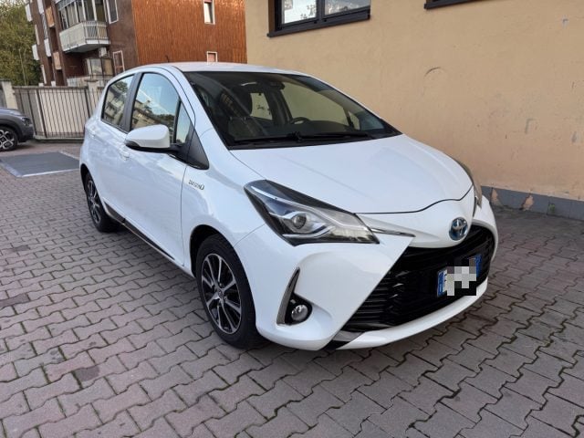 Toyota Yaris 1.5 5 porte Active - foto 3 di 4