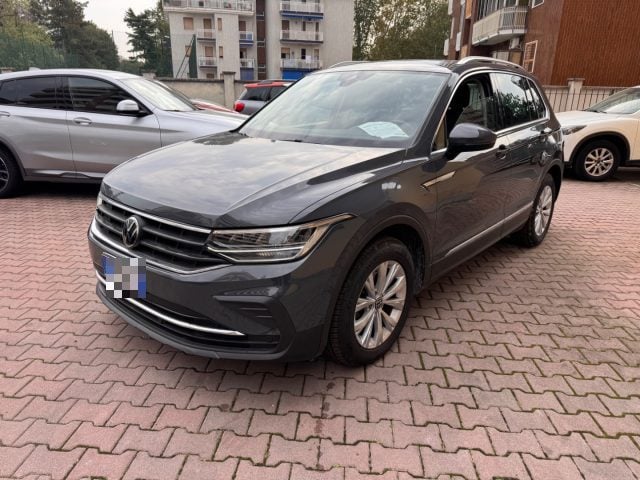 Volkswagen Tiguan 2.0 TDI 150 CV SCR DSG Life, del 2021, 139.000 km, in vendita a Sesto San Giovanni (MI)