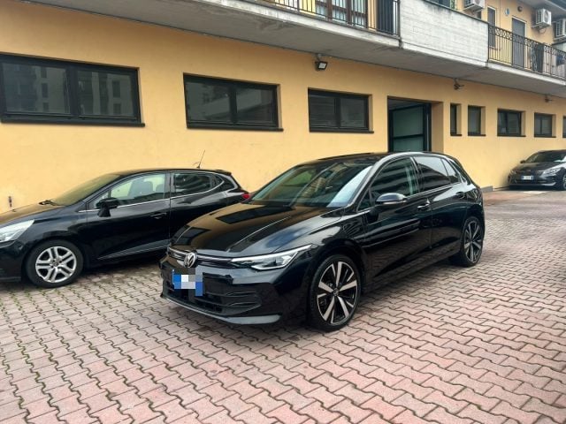 Volkswagen Golf 1.5 TSI eHybrid DSG Edition Plus, del 2025, 9.000 km, in vendita a Sesto San Giovanni (MI)
