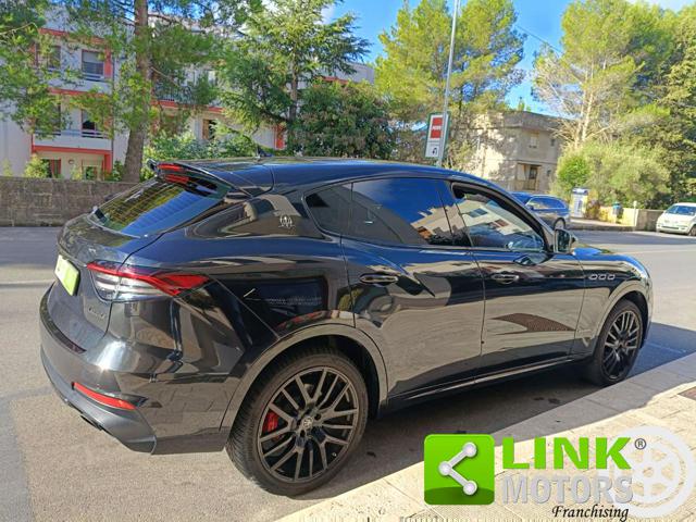 Maserati Levante V6 Diesel AWD Gransport total black - foto 2 di 4