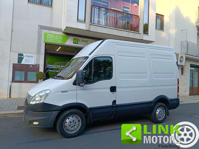 Iveco Daily 35C 2.3 diesel PASSO CORTO TETTO ALTO, del 2014, 296.000 km, in vendita a Putignano (BA)