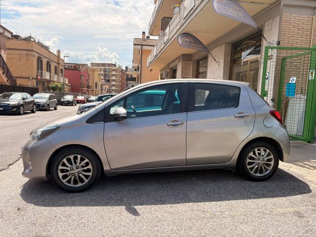 Toyota Yaris 1.0 5 porte Lounge - foto 3 di 4