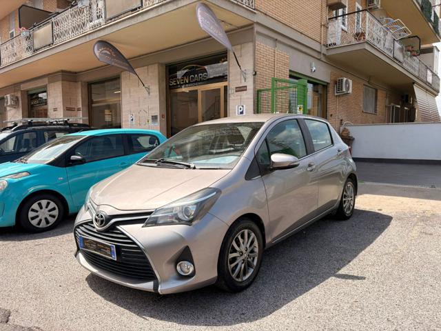 Toyota Yaris 1.0 5 porte Lounge - foto 2 di 4