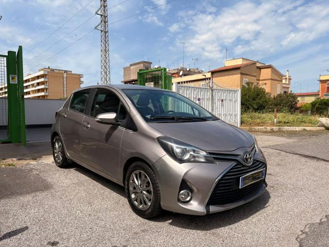 Toyota Yaris 1.0 5 porte Lounge - foto 4 di 4