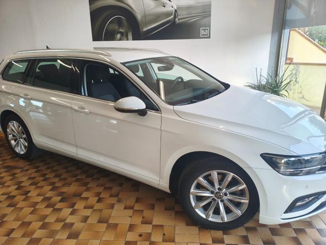Volkswagen Passat Variant 2020 CC 2.0 AUT 150 CV ADAS - foto 3 di 4