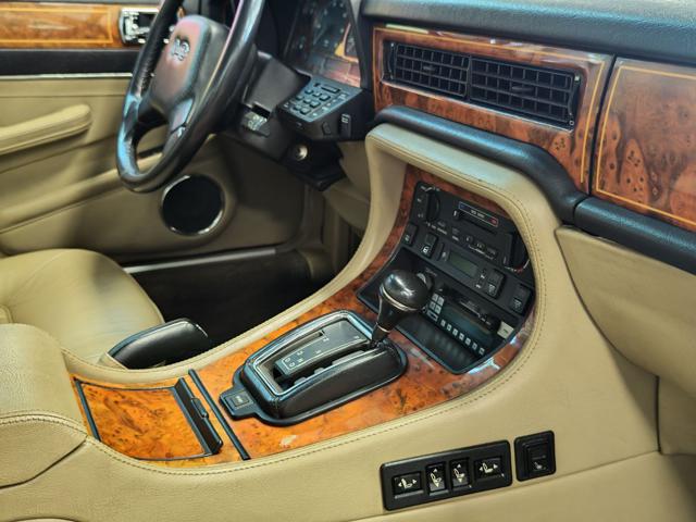 Jaguar Daimler 4.0 automatic, del 1990, 100.000 km, in vendita a Gazzada Schianno (VA)
