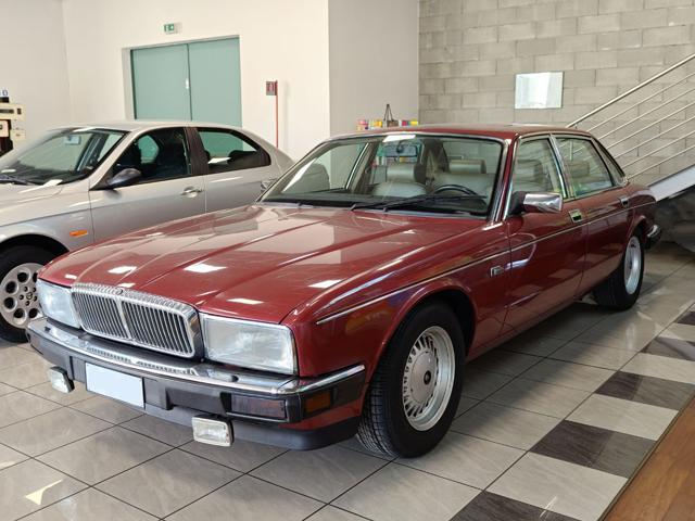 Jaguar Daimler 4.0 automatic usato a GAZZADA SCHIANNO