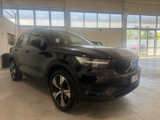 Volvo XC40 T5 Recharge Plug-in Hybrid R-design - foto 2 di 4
