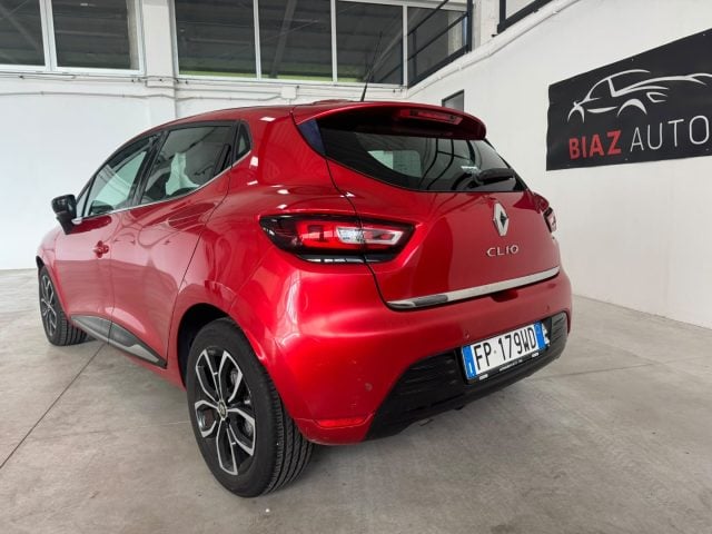 Renault Clio dCi 8V 90CV EDC Start&Stop 5 porte Energy Intens - foto 3 di 4