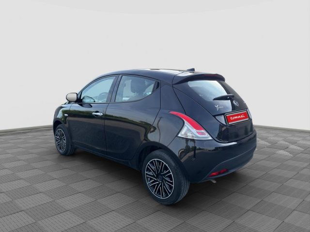 Lancia Ypsilon Ypsilon 1.0 FireFly 5 porte S&S Hybrid Silver - foto 3 di 4