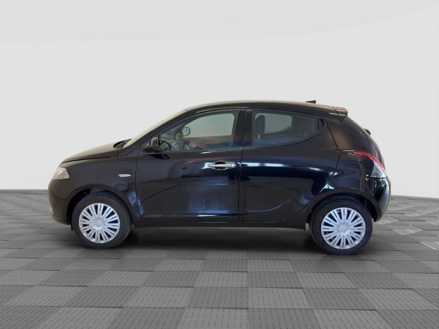 Lancia Ypsilon Ypsilon 1.0 FireFly 5 porte S&S Hybrid Silver - foto 2 di 4
