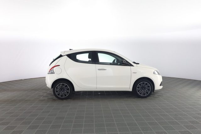 Lancia Ypsilon Ypsilon 1.0 FireFly 5 porte S&S Hybrid Gold - foto 3 di 4