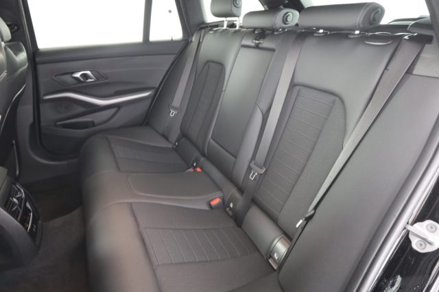 BMW 320 Serie 3 (G20/G21) d 48V xDrive Touring - foto 3 di 4