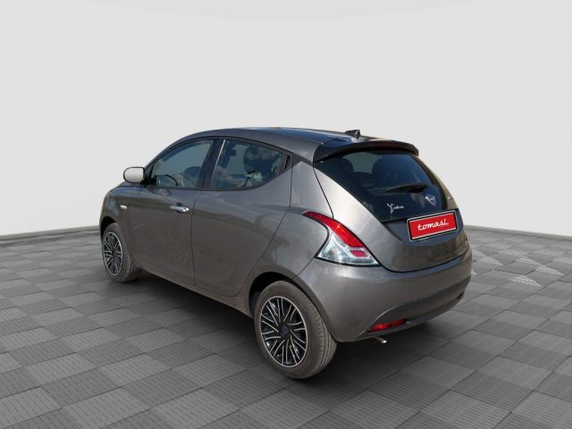 Lancia Ypsilon Ypsilon 1.0 FireFly 5 porte S&S Hybrid Silver Plus - foto 3 di 4
