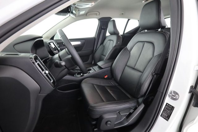 Volvo XC40 XC40 T2 Geartronic Momentum Pro - foto 2 di 4