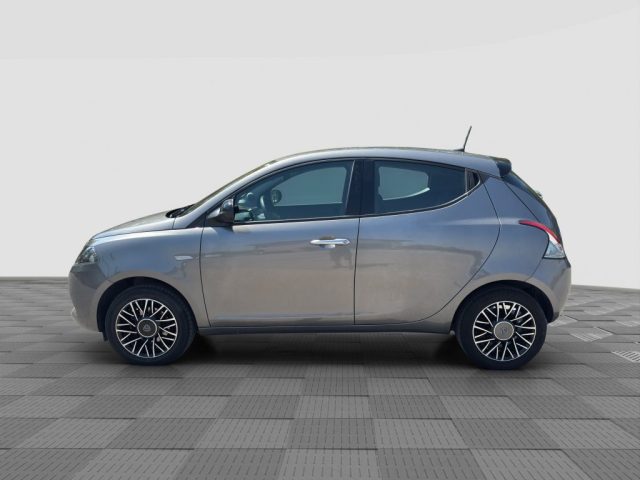 Lancia Ypsilon Ypsilon 1.0 FireFly 5 porte S&S Hybrid Oro - foto 2 di 4