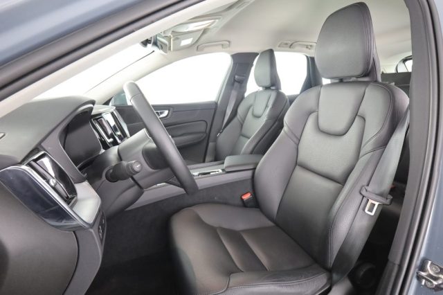 Volvo XC60 XC60 B4 (d) Geartronic Momentum - foto 2 di 4