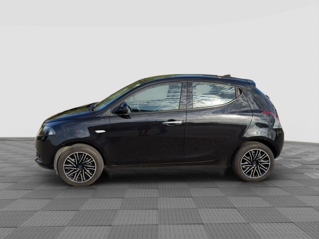 Lancia Ypsilon Ypsilon 1.0 FireFly 5 porte S&S Hybrid Silver - foto 2 di 4