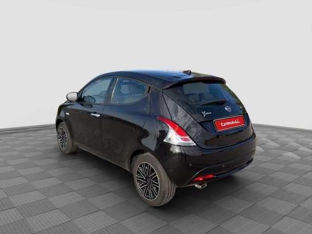 Lancia Ypsilon Ypsilon 1.0 FireFly 5 porte S&S Hybrid Silver - foto 3 di 4
